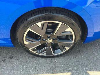 Vauxhall Astra Electric 54kwh Ultimate Hatchback 5dr Electric Auto (156 Ps)