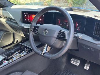 Vauxhall Astra Electric 54kwh Ultimate Hatchback 5dr Electric Auto (156 Ps)