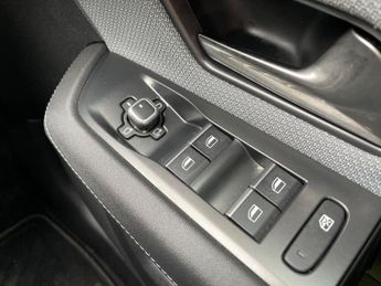 Vauxhall Grandland Electric 73kwh Gs Suv 5dr Electric Auto (213 Ps)