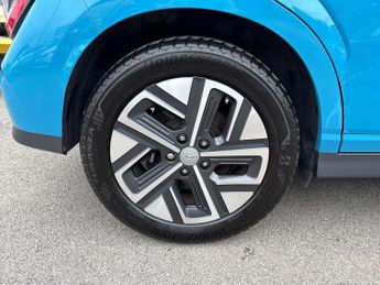 Hyundai Kona 39kwh Premium Suv 5dr Electric Auto (10.5kw Charger) (136 Ps)