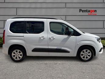 Vauxhall Combo Life Electric 50kwh Design MPV 5dr Electric Auto (7.4kw Charger) (136 Ps)