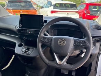 Vauxhall Combo Life Electric 50kwh Design MPV 5dr Electric Auto (7.4kw Charger) (136 Ps)
