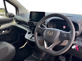Vauxhall Combo Life Electric 50kwh Design MPV 5dr Electric Auto (7.4kw Charger) (136 Ps)