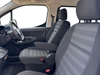 Vauxhall Combo Life Electric 50kwh Design MPV 5dr Electric Auto (7.4kw Charger) (136 Ps)