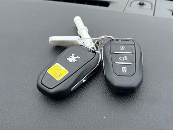 Peugeot 2008 SUV 1.2 Puretech Gt Premium Suv 5dr Petrol Eat Euro 6 (s/s) (130 Ps)