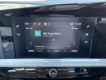 Vauxhall Mokka Electric 50kwh Design Suv 5dr Electric Auto (136 Ps)
