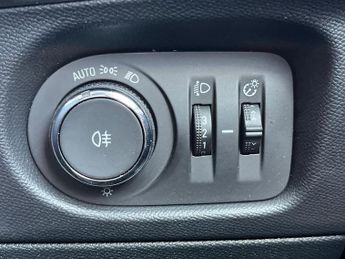 Vauxhall Mokka Electric 50kwh Design Suv 5dr Electric Auto (136 Ps)