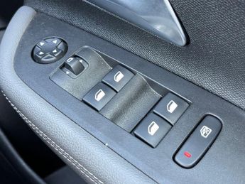Vauxhall Mokka Electric 50kwh Design Suv 5dr Electric Auto (136 Ps)