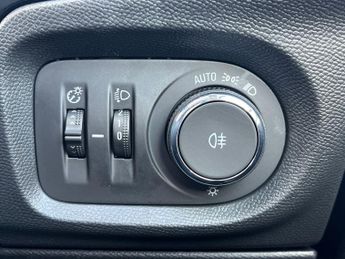 Vauxhall Corsa Electric 50kwh Design Hatchback 5dr Electric Auto (136 Ps)