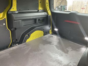 Volkswagen Id. Buzz Cargo Pro 77kwh Commerce Panel Van 5dr Electric Auto (204 Ps)