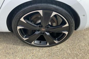 Cupra Leon 1.4 Ehybrid 12.8kwh Vz2 Hatchback 5dr Petrol Plug In Hybrid Dsg 