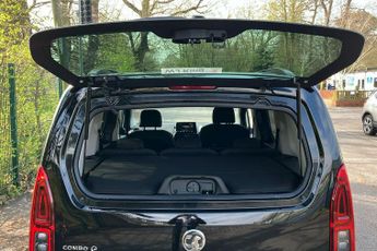 Vauxhall Combo Life Electric 50kwh Ultimate MPV 5dr Electric Auto (7.4kw Charger) (136 Ps)