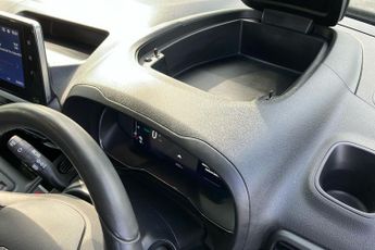 Vauxhall Combo Life Electric 50kwh Ultimate MPV 5dr Electric Auto (7.4kw Charger) (136 Ps)