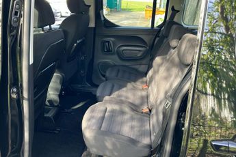 Vauxhall Combo E Life 50kwh Ultimate MPV 5dr Electric Auto (7.4kw Charger) (136 Ps)