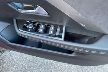 Vauxhall Astra 1.2 Turbo Ultimate Hatchback 5dr Petrol Auto Euro 6 (s/s) (130 P