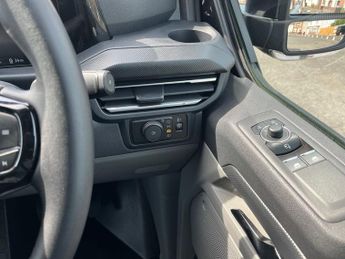 Ford E Transit Custom 320 65kwh Limited Panel Van 5dr Electric Auto L1 H1 (136 Ps)