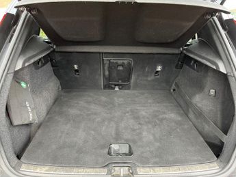 Volvo Xc40 1.5 T3 R Design Suv 5dr Petrol Auto Euro 6 (s/s) (163 Ps)