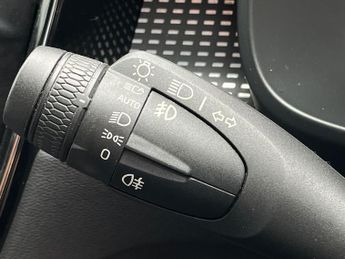 Volvo Xc40 1.5 T3 R Design Suv 5dr Petrol Auto Euro 6 (s/s) (163 Ps)