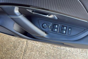 Peugeot E 2008 50kwh Gt Premium Suv 5dr Electric Auto (136 Ps)