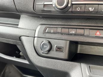 Peugeot E Expert E 1000 75kwh Professional Premium  Plus Standard Panel Van 6dr E