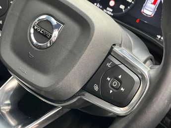 Volvo Xc40 2.0 B4 Mhev R Design Pro Suv 5dr Petrol Hybrid Auto Euro 6 (s/s)