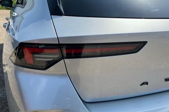 Vauxhall Astra Electric 54kwh Ultimate Hatchback 5dr Electric Auto (156 Ps)