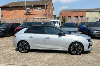 Vauxhall Astra Electric 54kwh Ultimate Hatchback 5dr Electric Auto (156 Ps)