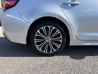 Toyota Corolla Touring Sports 2.0 Vvt H Design Touring Sports 5dr Petrol Hybrid CVT Euro 6 (s/