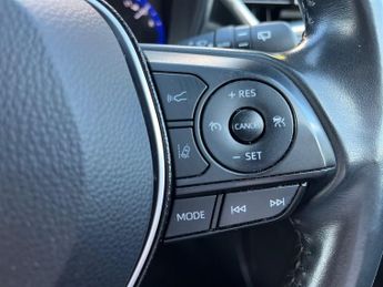 Toyota Corolla Touring Sports 2.0 Vvt H Design Touring Sports 5dr Petrol Hybrid CVT Euro 6 (s/