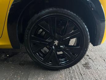 Peugeot 208 1.2 Puretech Gt Premium Hatchback 5dr Petrol Eat Euro 6 (s/s) (1