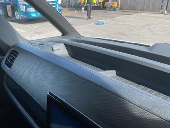 Volkswagen Id. Buzz Cargo Pro 77kwh Commerce Panel Van 5dr Electric Auto (204 Ps)