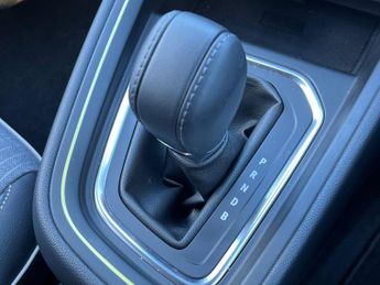 Renault Clio 1.6 E Tech Techno Hatchback 5dr Petrol Hybrid Auto Euro 6 (s/s) 