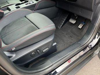 Ford Kuga 2.5h Duratec St Line X Suv 5dr Petrol Hybrid CVT Euro 6 (s/s) (1