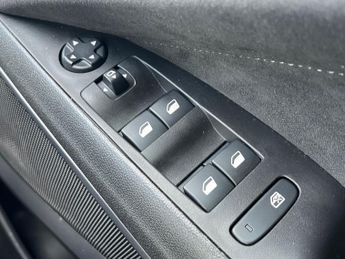 Vauxhall Crossland 1.2 Turbo Ultimate Suv 5dr Petrol Auto Euro 6 (s/s) (130 Ps)