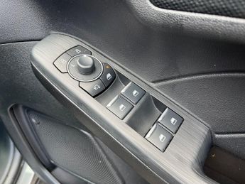 Ford Kuga 2.5h Duratec Black Package Edition Suv 5dr Petrol Hybrid CVT Eur