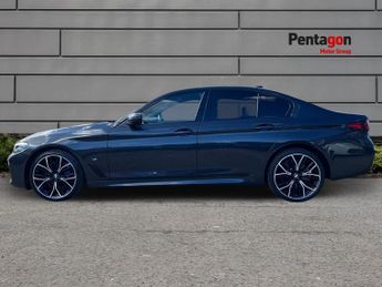 BMW 5 Series Saloon 3.0 530d Mht M Sport Saloon 4dr Diesel Hybrid Steptronic Xdrive 