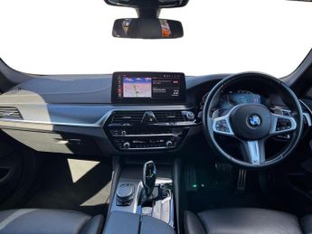 BMW 5 Series Saloon 3.0 530d Mht M Sport Saloon 4dr Diesel Hybrid Steptronic Xdrive 