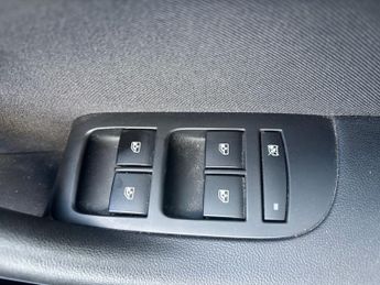 Vauxhall Zafira 1.4i Turbo Design MPV 5dr Petrol Auto Euro 6 (140 Ps)