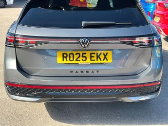 Volkswagen Passat Estate 1.5 Tsi Ehybrid 19.7kwh R Line Estate 5dr Petrol Plug In Hybrid 