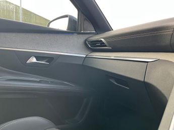 Peugeot 3008 SUV 1.2 Puretech Gt Premium Suv 5dr Petrol Eat Euro 6 (s/s) (130 Ps)