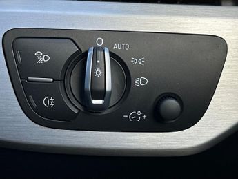 Audi A4 Saloon 2.0 Tfsi 40 S Line Saloon 4dr Petrol S Tronic Euro 6 (s/s) (204 