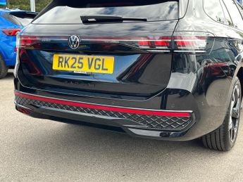 Volkswagen Passat Estate 1.5 Tsi Ehybrid 19.7kwh R Line Estate 5dr Petrol Plug In Hybrid 