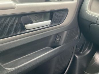 Volkswagen Id. Buzz Cargo Pro 77kwh Commerce Panel Van 5dr Electric Auto (204 Ps)