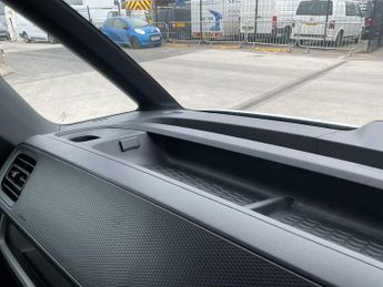 Volkswagen Id. Buzz Cargo Pro 77kwh Commerce Panel Van 5dr Electric Auto (204 Ps)