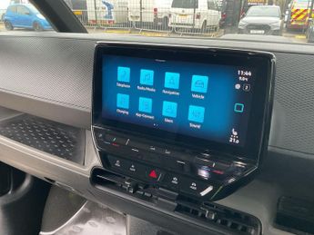 Volkswagen Id. Buzz Cargo Pro 77kwh Commerce Panel Van 5dr Electric Auto (204 Ps)