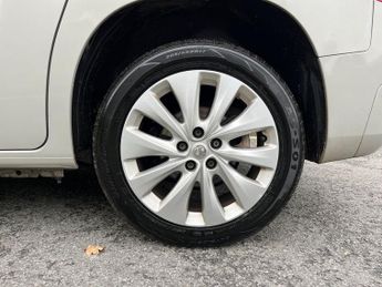 Vauxhall Combo Life 1.2 Turbo Elite MPV 5dr Petrol Auto Euro 6 (s/s) (7 Seat) (130 P