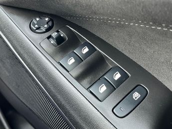 Vauxhall Crossland 1.2 Turbo Ultimate Nav Suv 5dr Petrol Auto Euro 6 (s/s) (130 Ps)