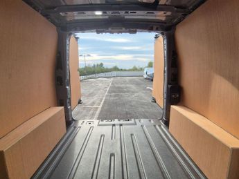 Ford E Transit Custom 320 65kwh Limited Panel Van 5dr Electric Auto L1 H1 (136 Ps)