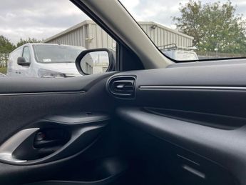 Toyota Yaris 1.5 Vvt H Icon Hatchback 5dr Petrol Hybrid E CVT Euro 6 (s/s) (1