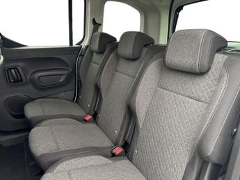 Vauxhall Combo Life Electric 52kwh Ultimate MPV 5dr Electric Auto (7.4kw Charger) (136 Ps)